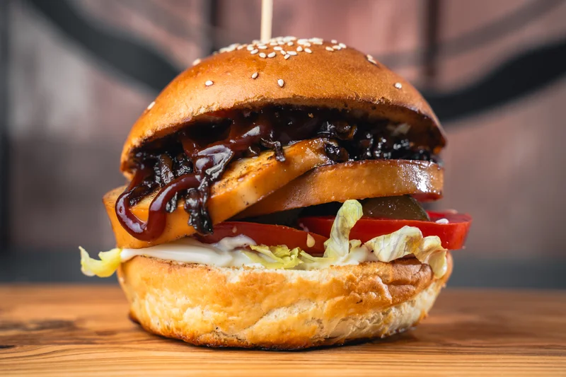 Vegetáriánus füstölt hamburger 1 Vegetáriánus füstölt hamburger